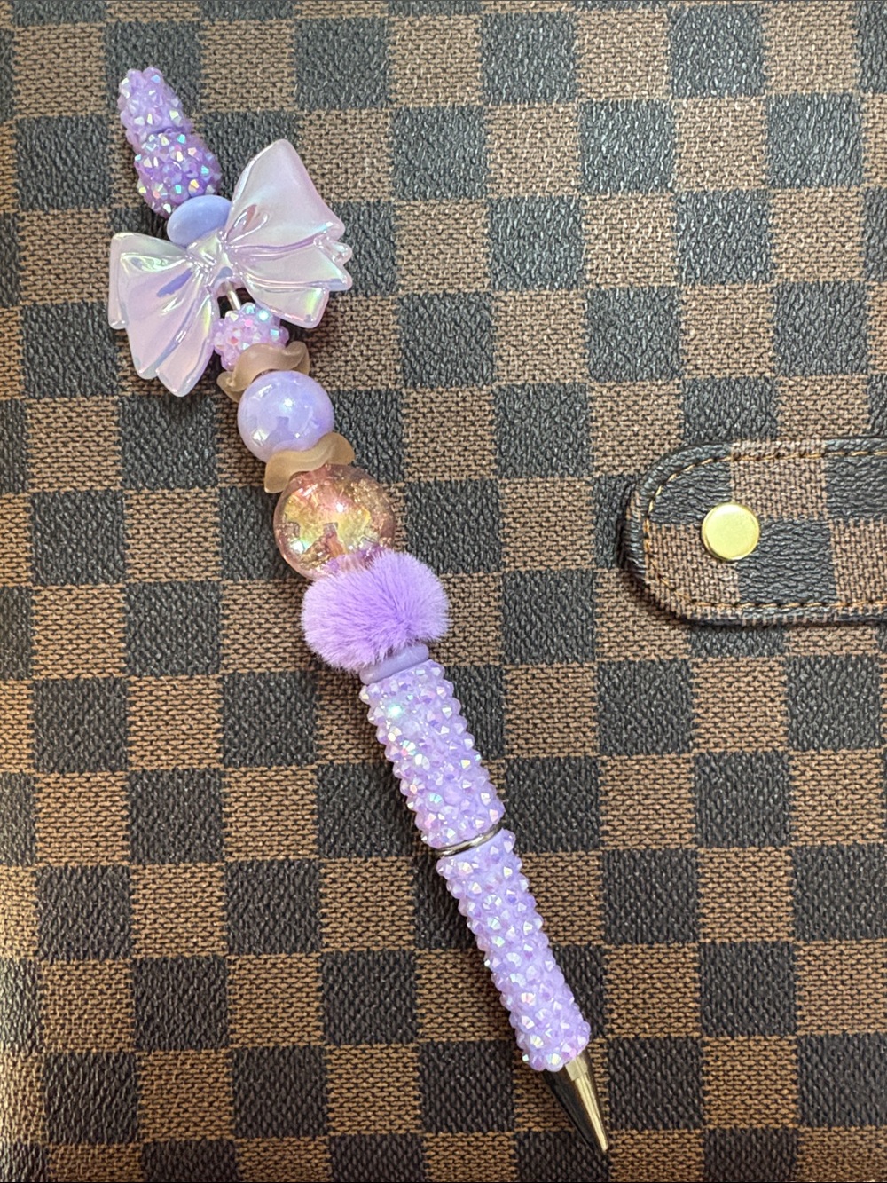 Beaded bow pen